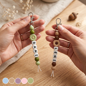 Personalized Daisy Silicone Bead Name Keychain