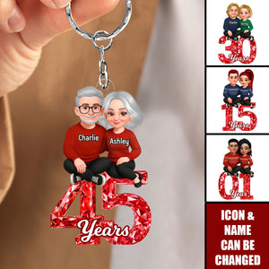 Personalized Couple Sitting Anniversary Date Keychain With Names & Year & Icons | Sentimental Valentine's Day Gift For Boyfriend Girlfriend
